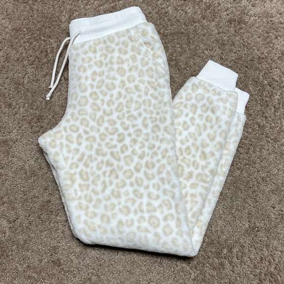 OLD NAVY 2 PIECE FLEECE SET. SIZE SMALL. EXCELLENT CONDITION. - Picture 4 of 9